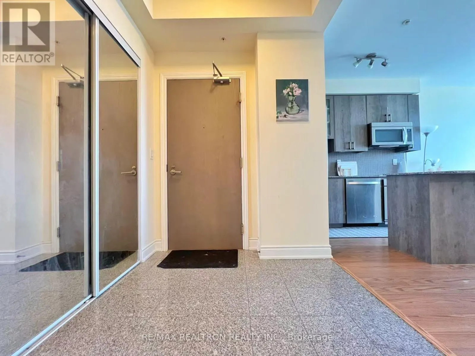 1611 - 9088 YONGE STREET