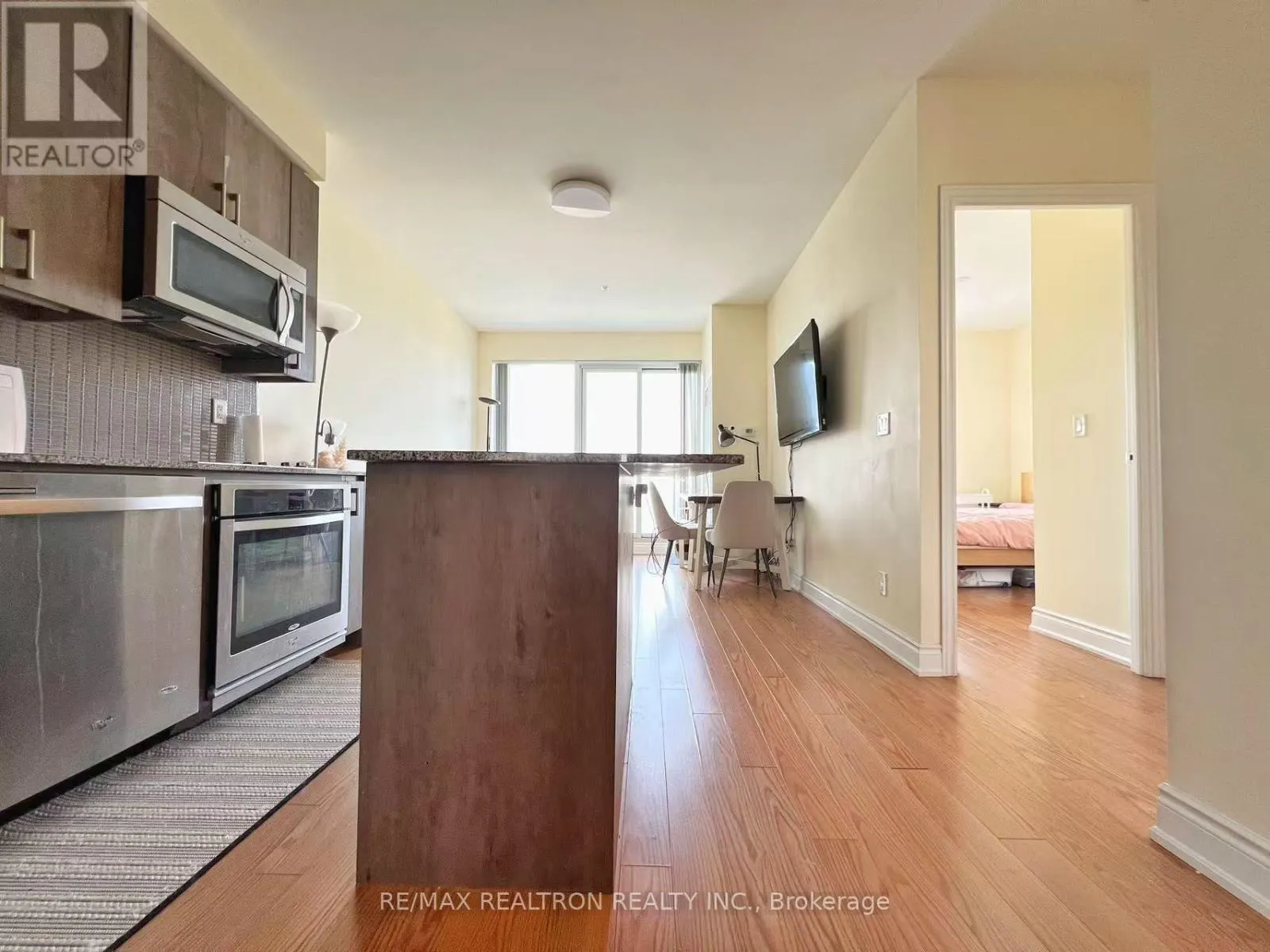 1611 - 9088 YONGE STREET