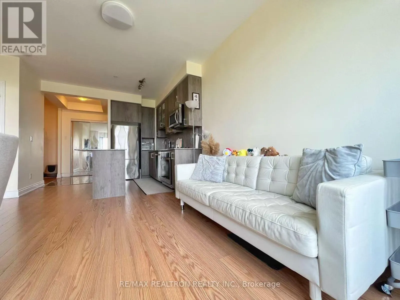1611 - 9088 YONGE STREET