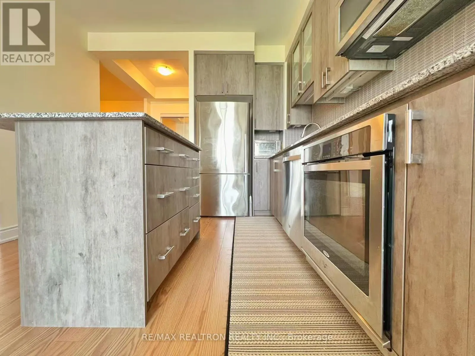 1611 - 9088 YONGE STREET