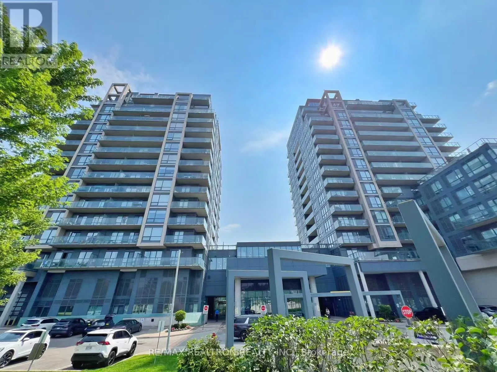 1611 - 9088 YONGE STREET