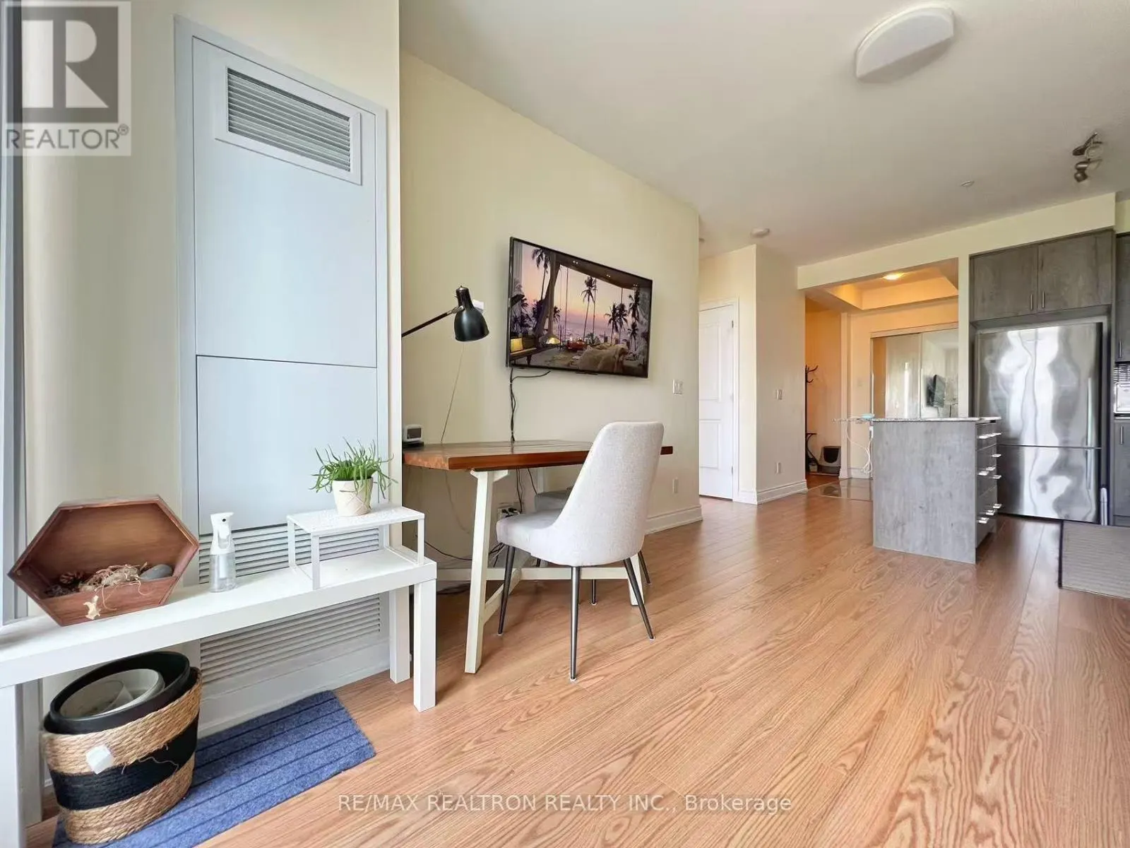 1611 - 9088 YONGE STREET