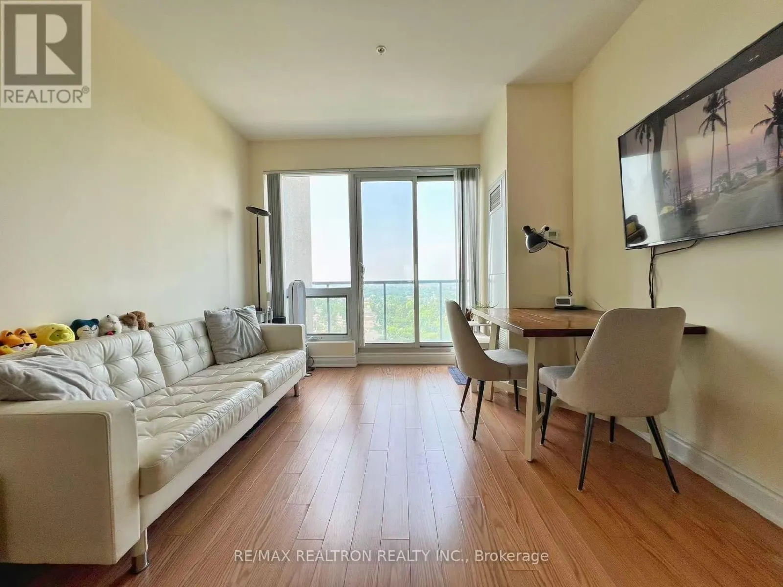 1611 - 9088 YONGE STREET