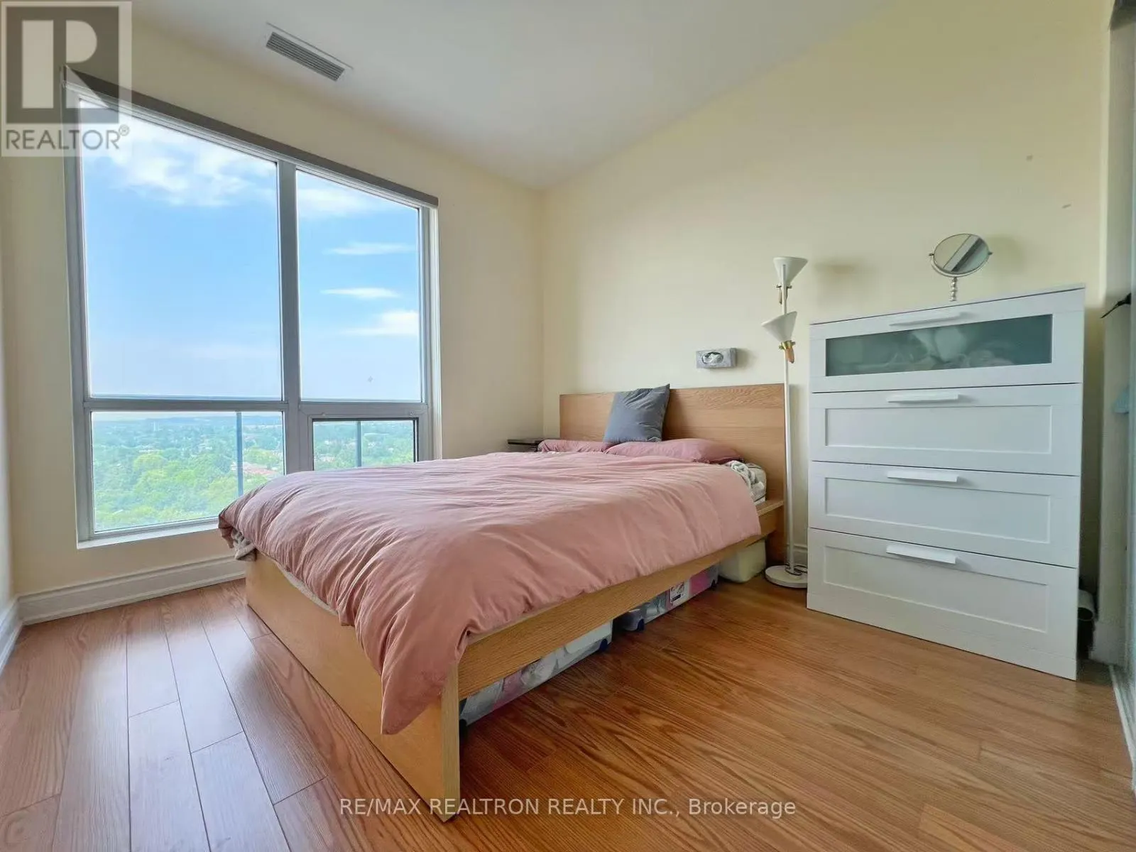 1611 - 9088 YONGE STREET
