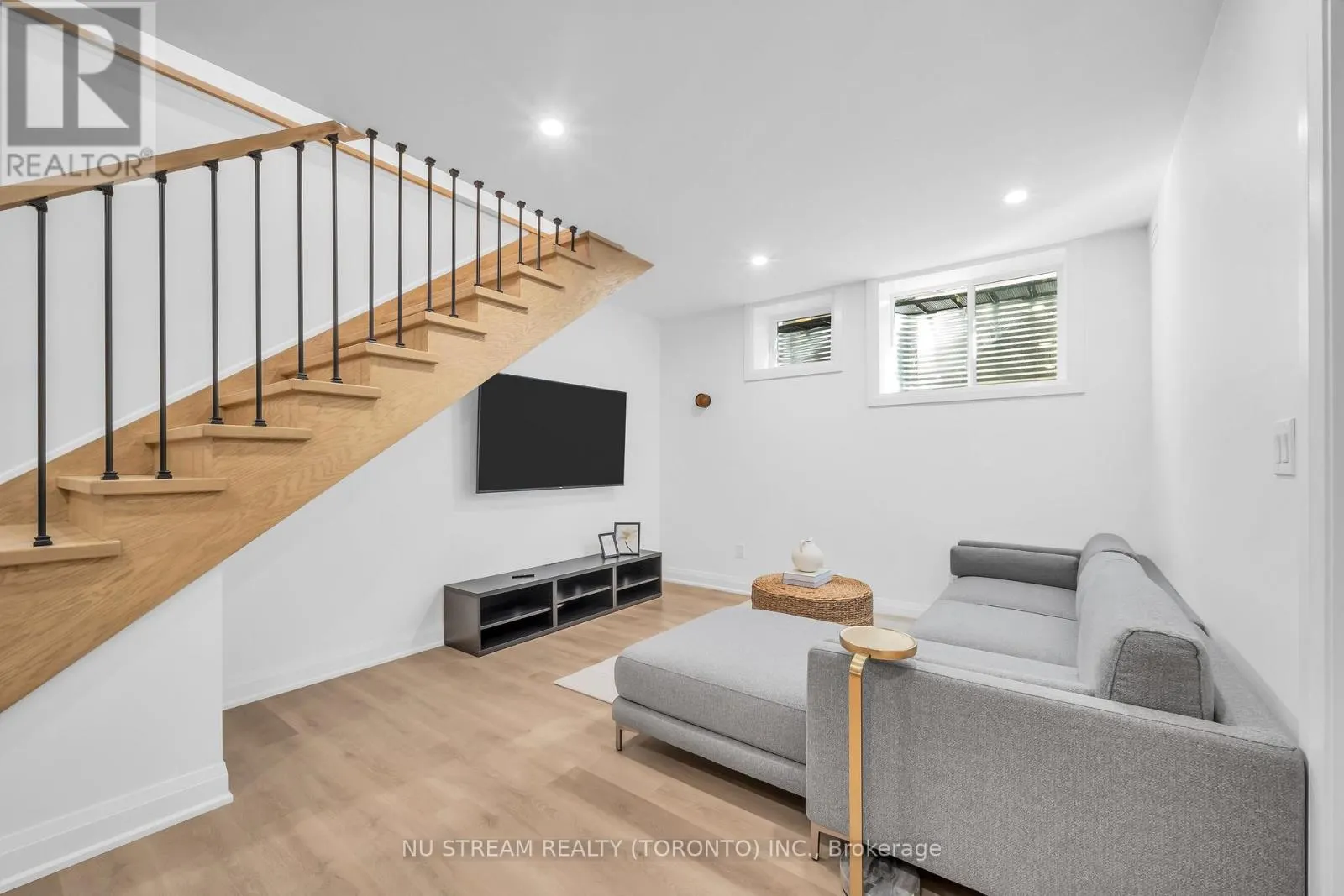 323 WINNIFRED DRIVE