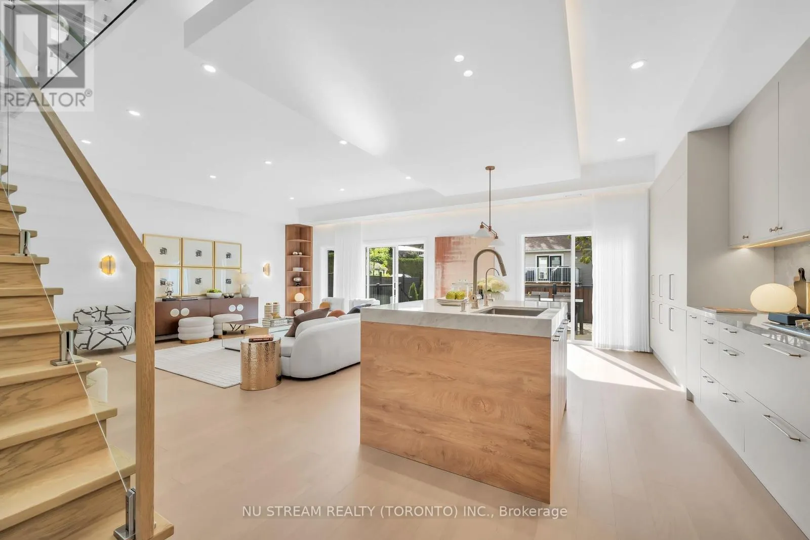 323 WINNIFRED DRIVE