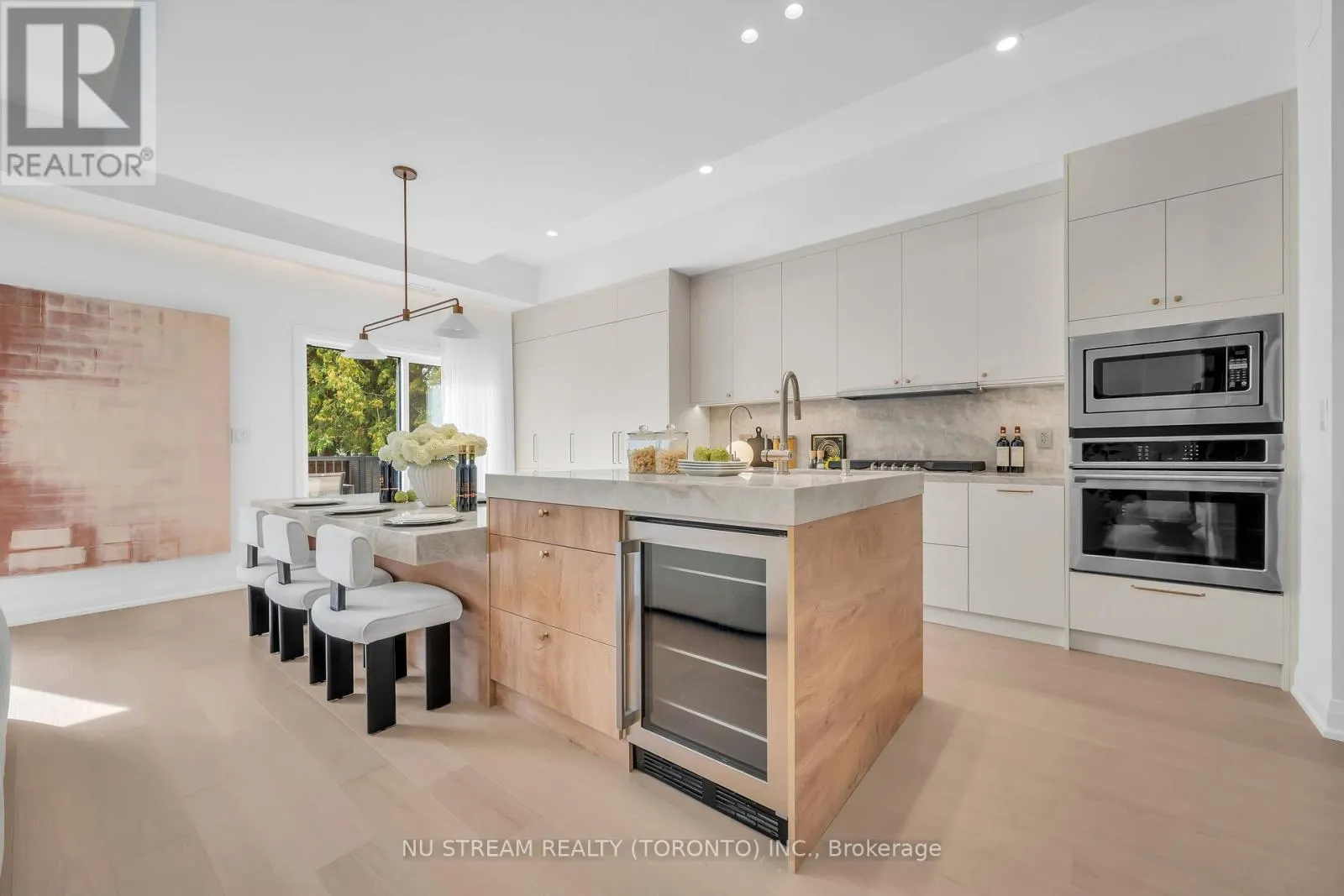 323 WINNIFRED DRIVE