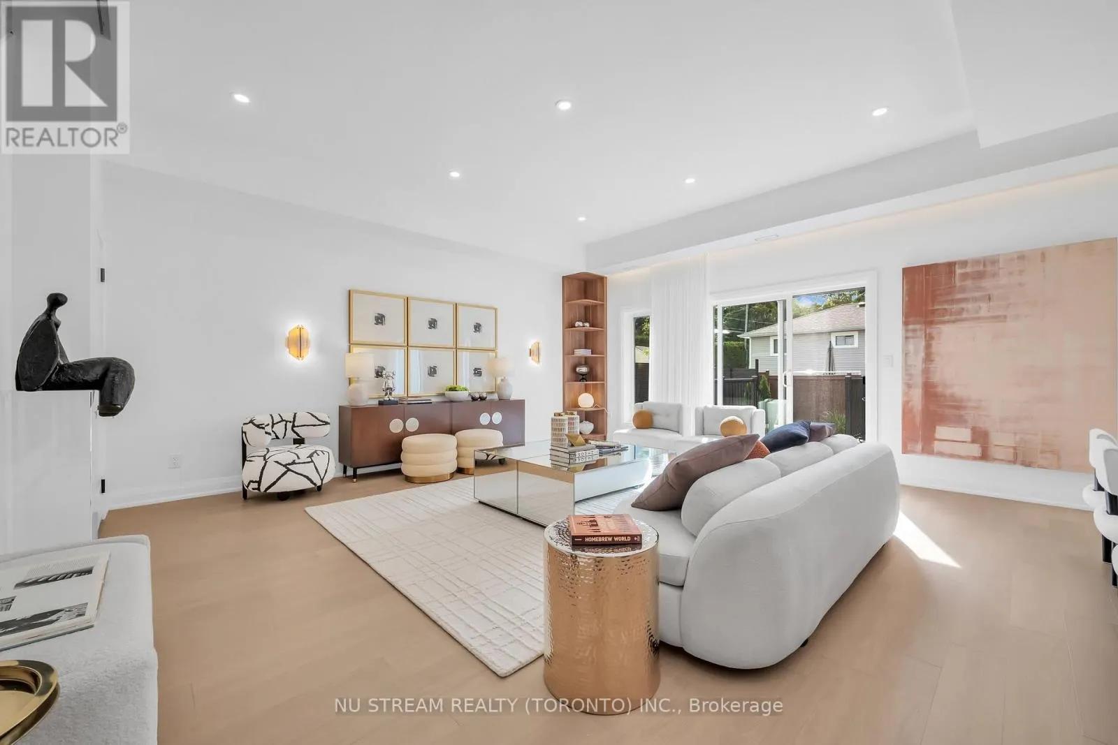 323 WINNIFRED DRIVE