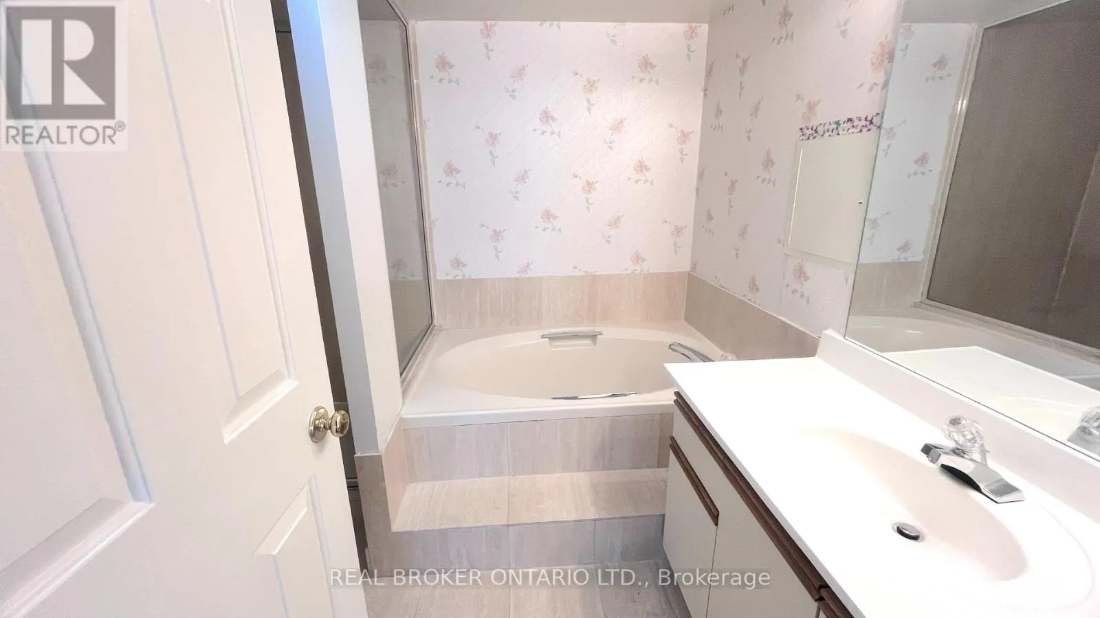 509 - 333 CLARK AVENUE W