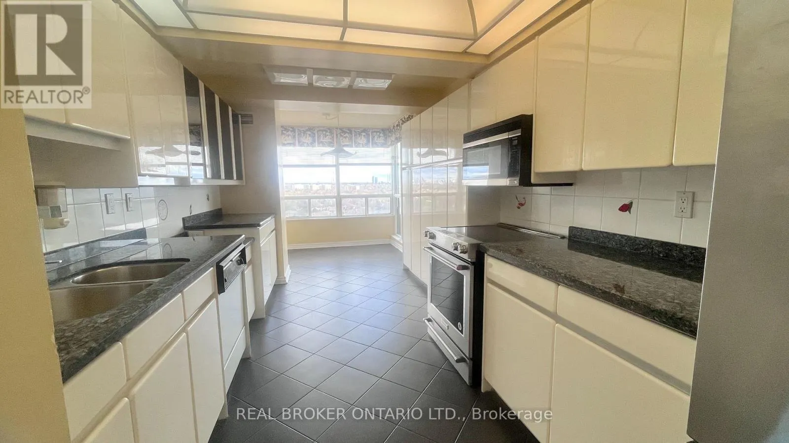 1403 - 343 CLARK AVENUE W