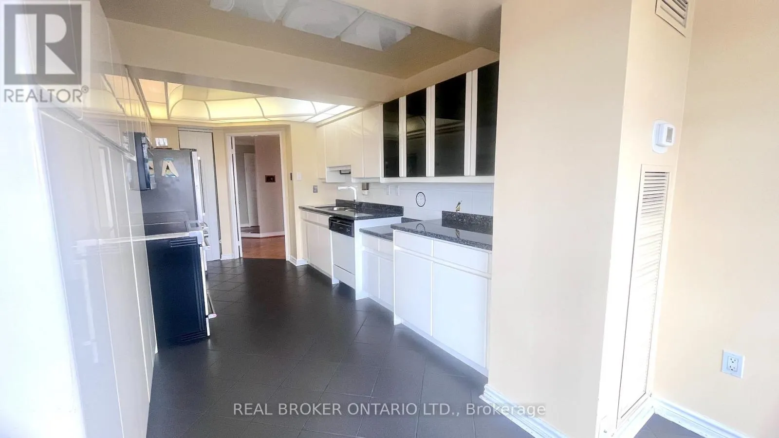 1403 - 343 CLARK AVENUE W