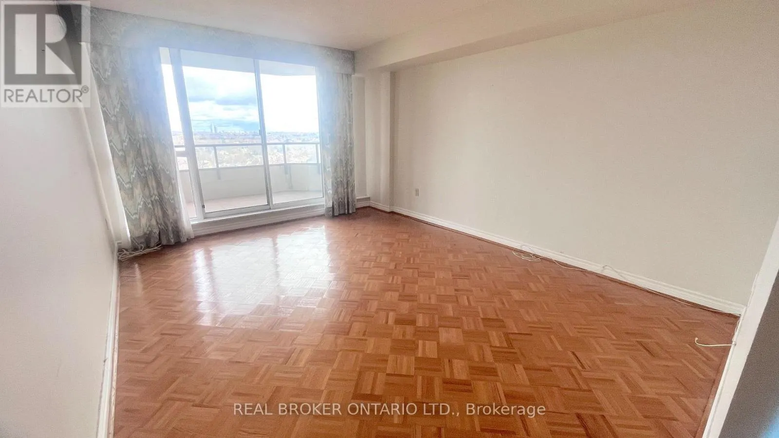 1403 - 343 CLARK AVENUE W