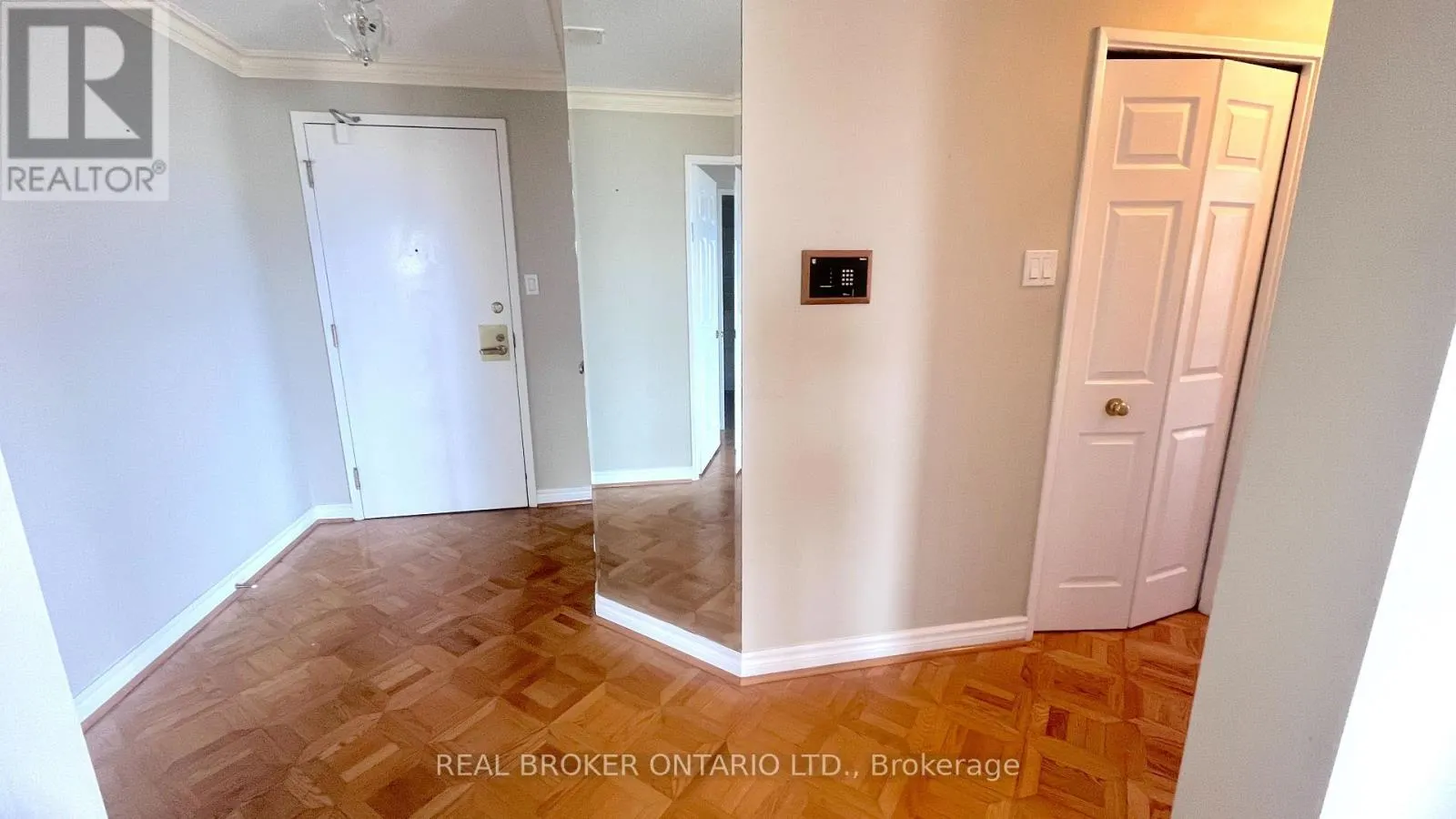 1403 - 343 CLARK AVENUE W