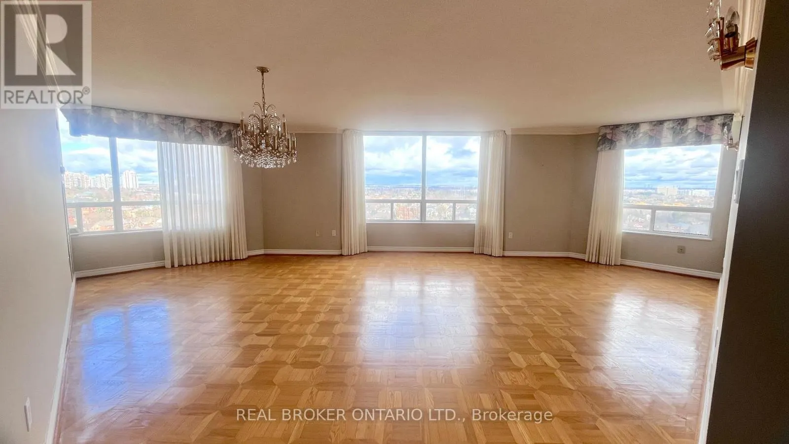 1403 - 343 CLARK AVENUE W