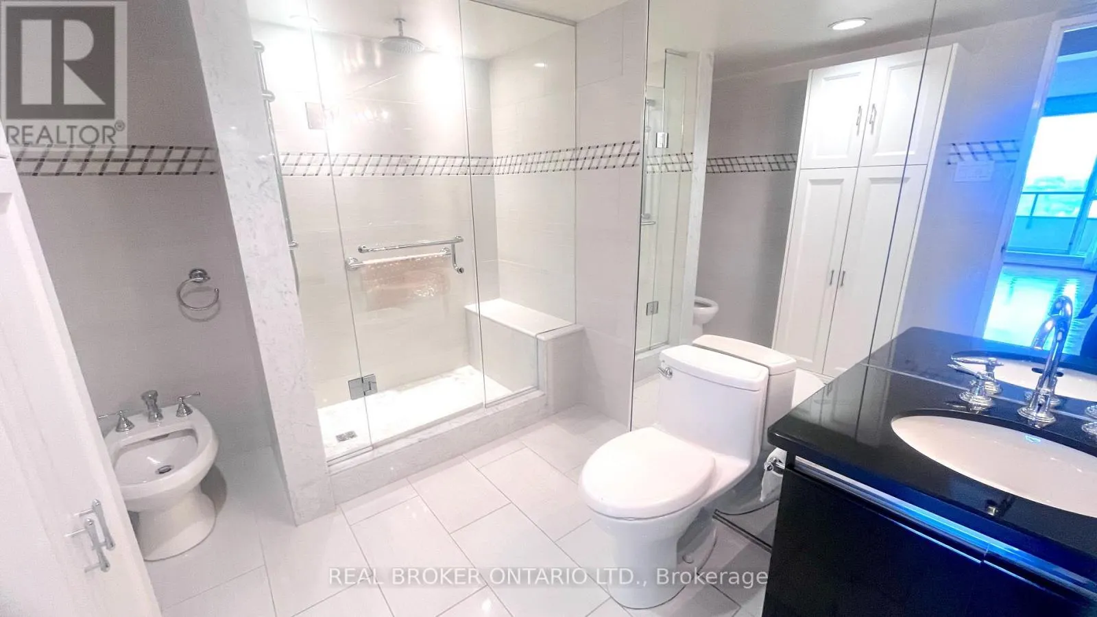 1403 - 343 CLARK AVENUE W