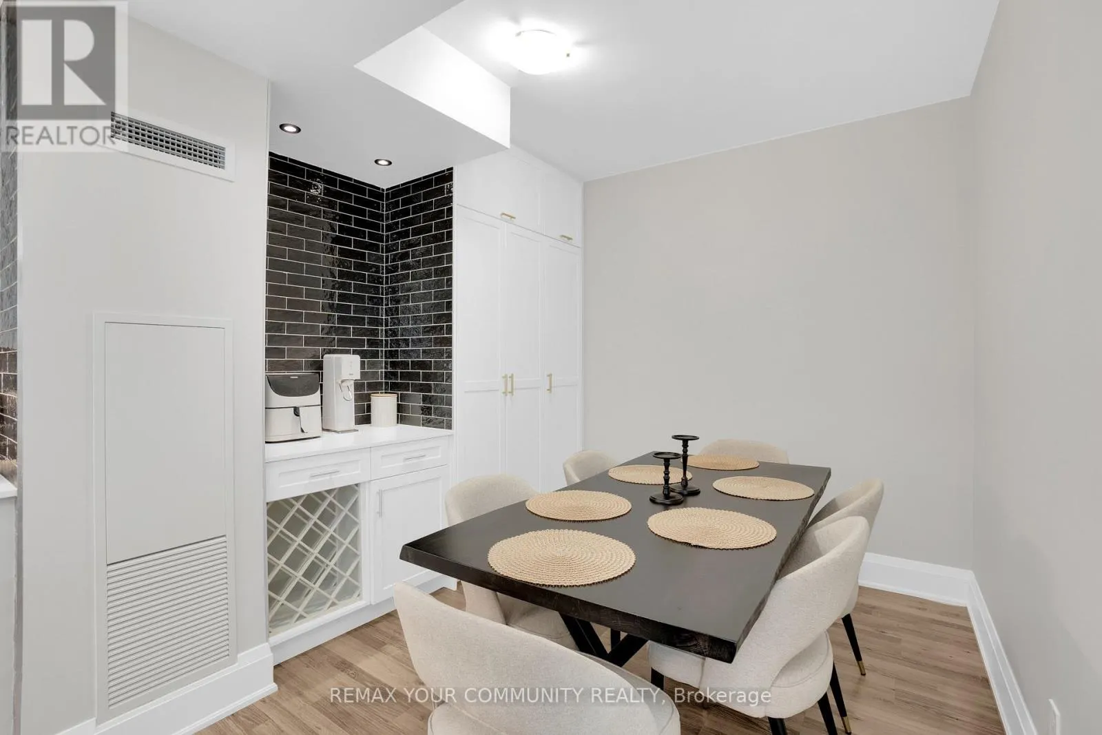 523 - 9085 JANE STREET