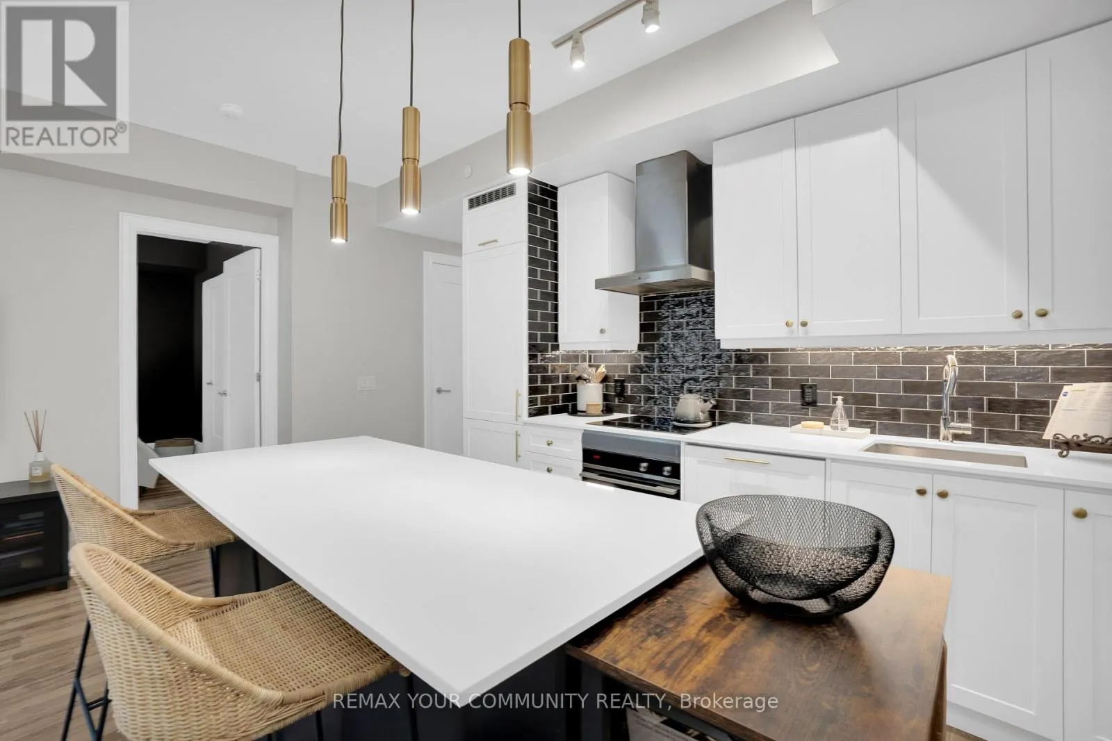 523 - 9085 JANE STREET