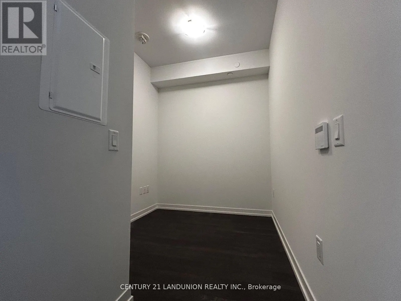 501W - 3 ROSEWATER STREET