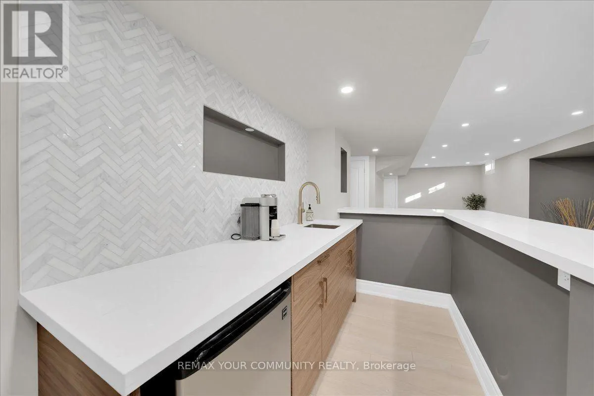 250 ROSELAWN DRIVE