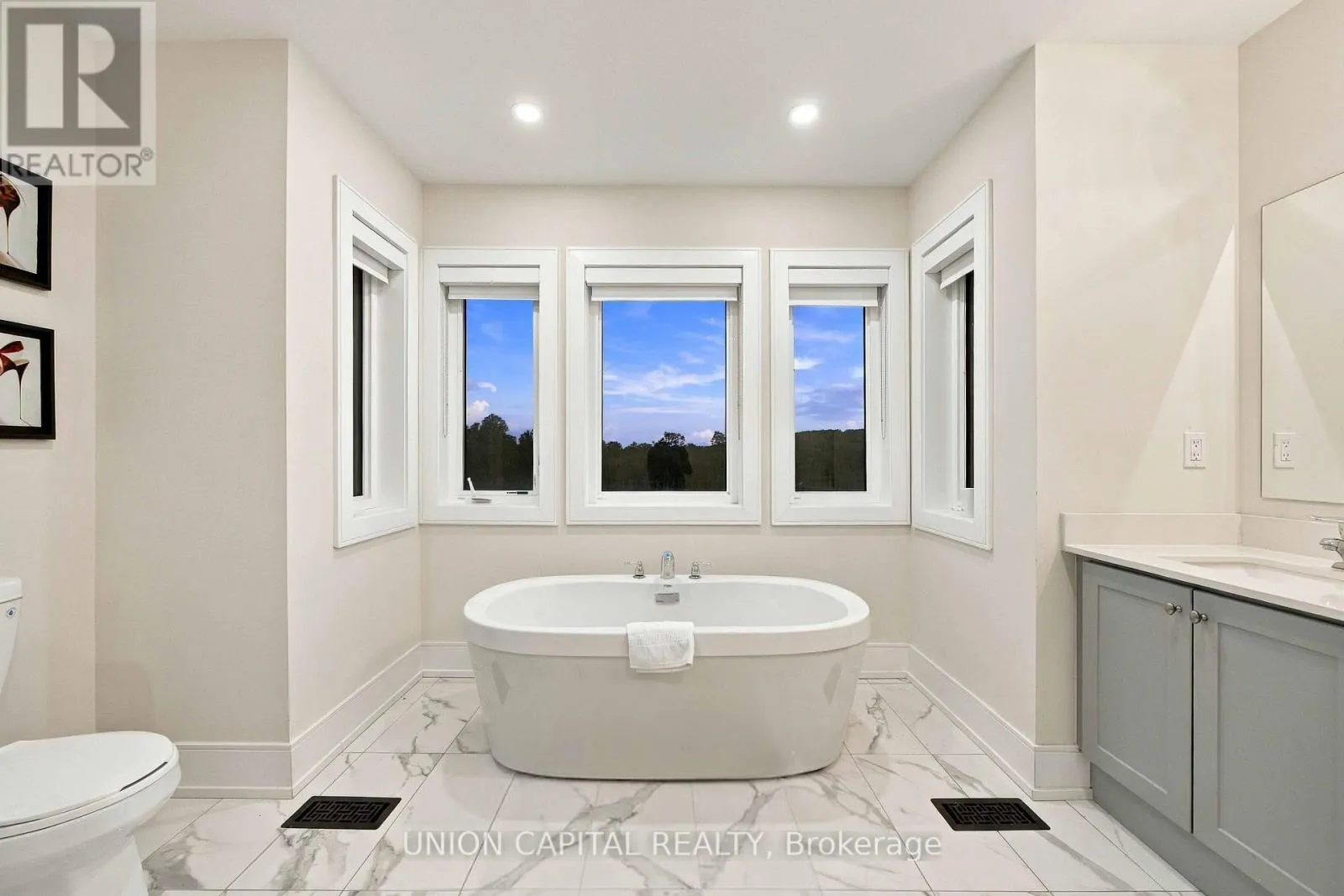 297 SEAVIEW HEIGHTS