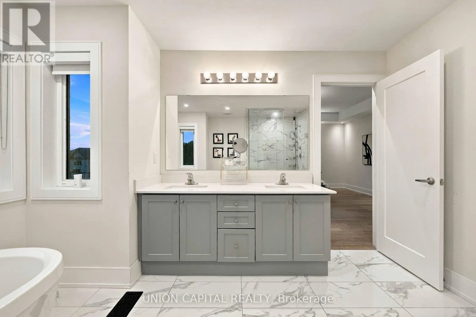 297 SEAVIEW HEIGHTS
