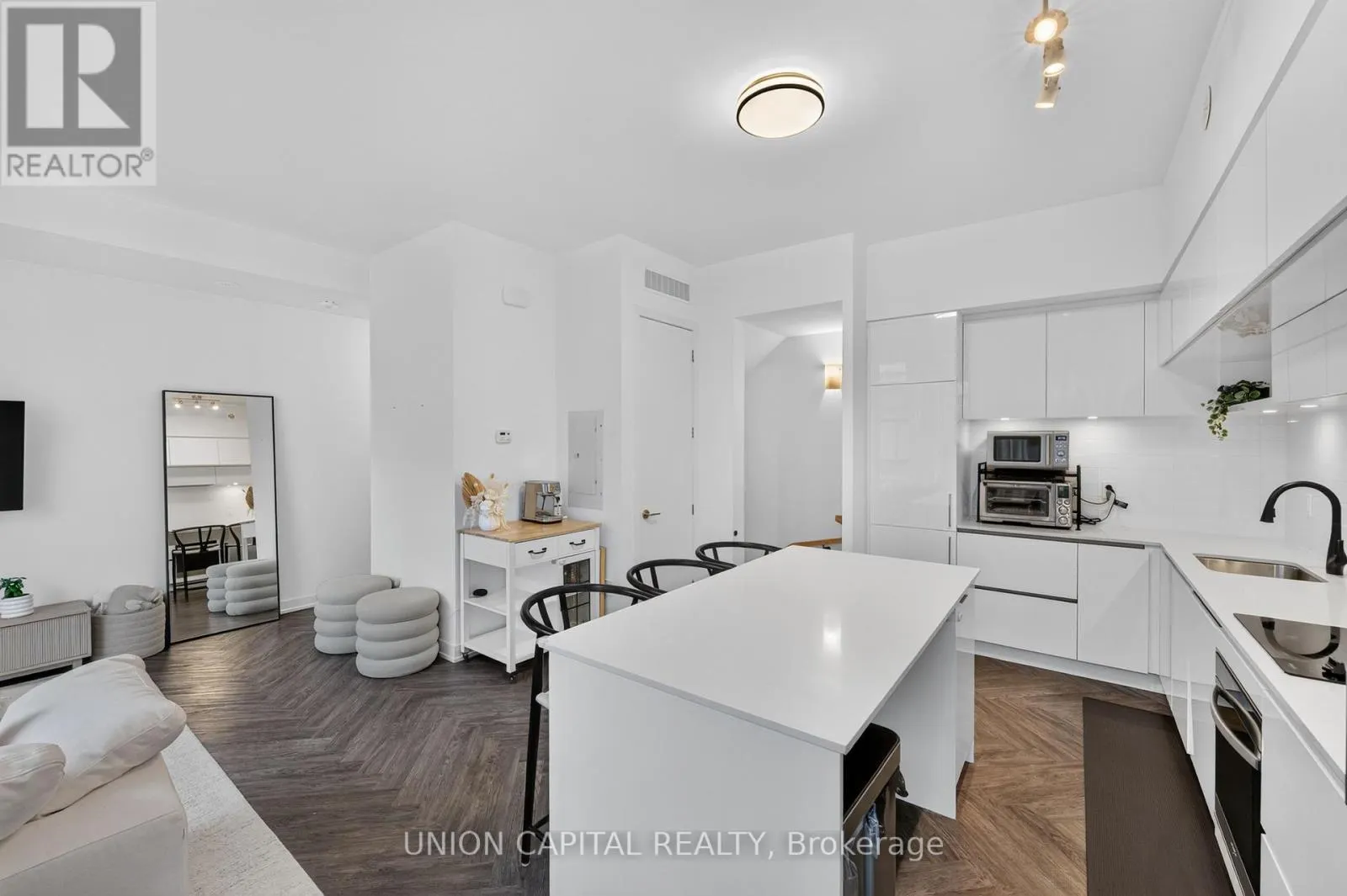 1227 - 8 DAVID EYER ROAD