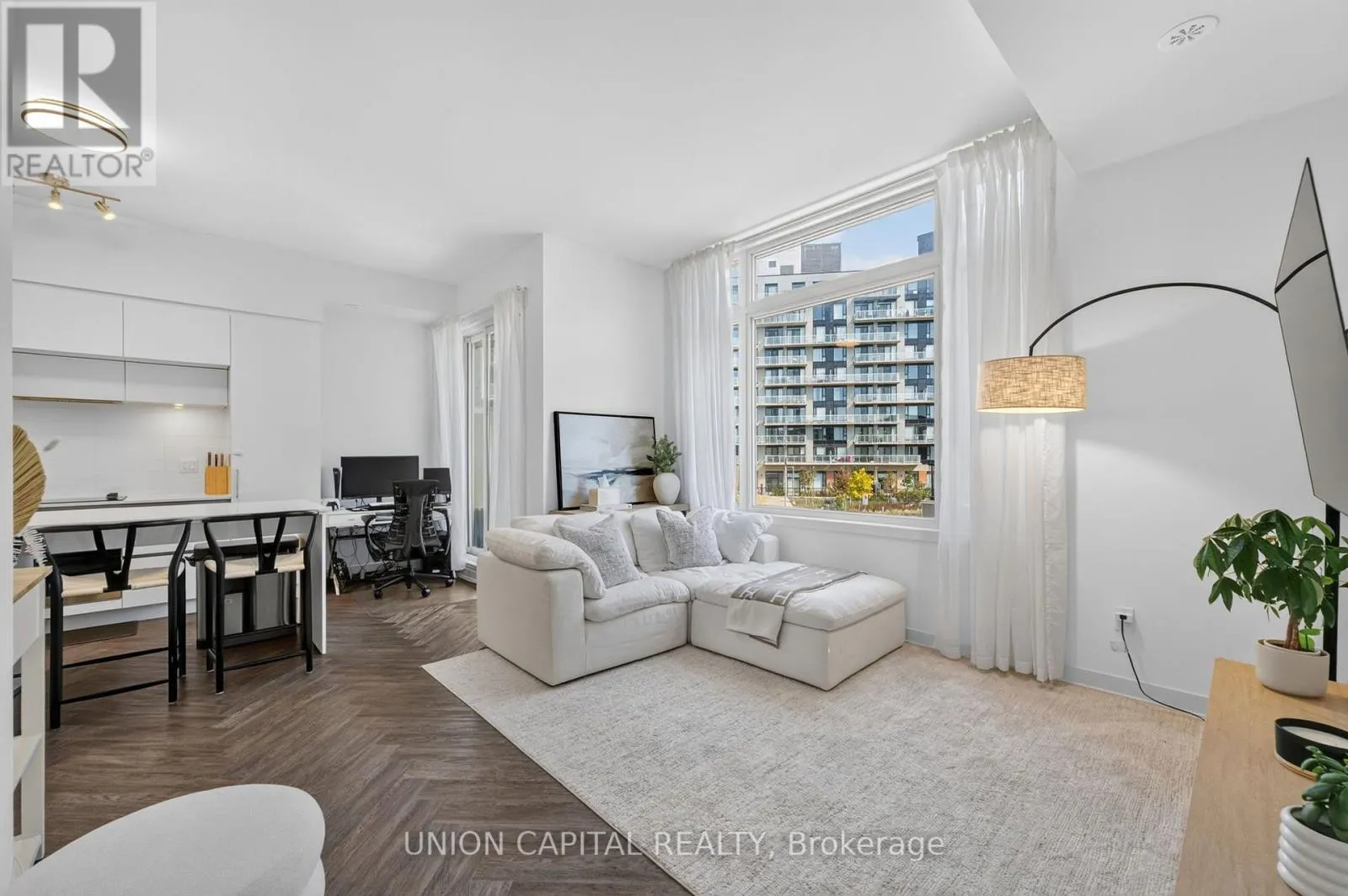1227 - 8 DAVID EYER ROAD