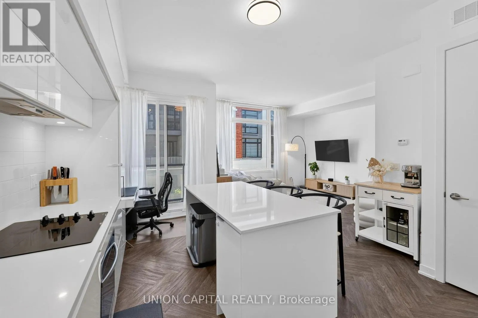 1227 - 8 DAVID EYER ROAD