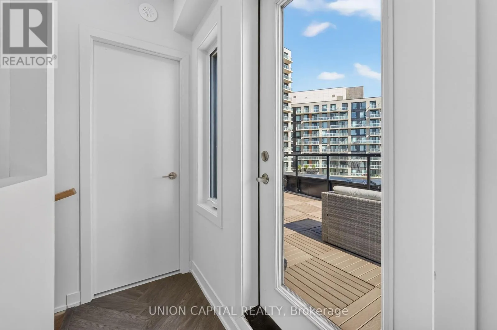 1227 - 8 DAVID EYER ROAD