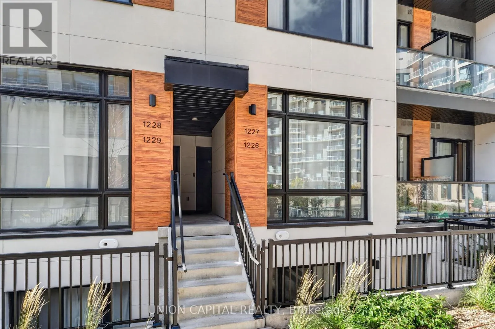 1227 - 8 DAVID EYER ROAD