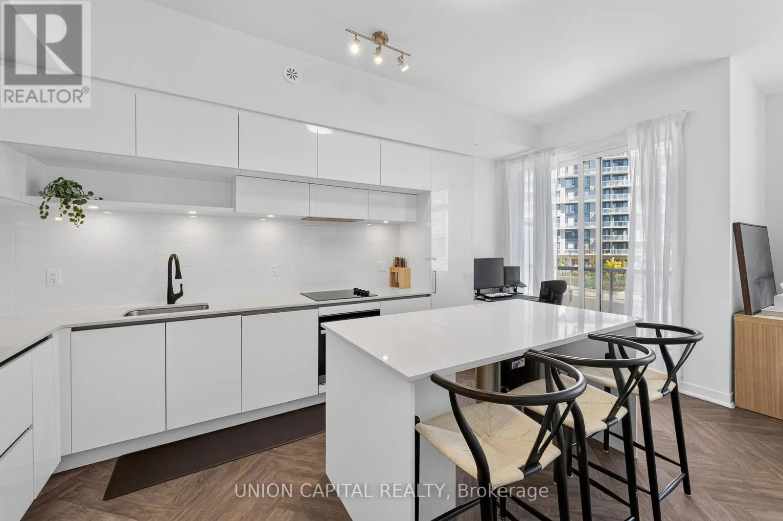 1227 - 8 DAVID EYER ROAD