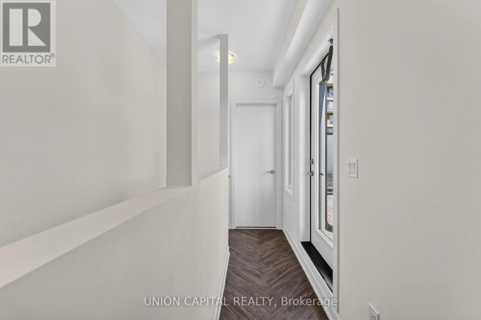 1227 - 8 DAVID EYER ROAD