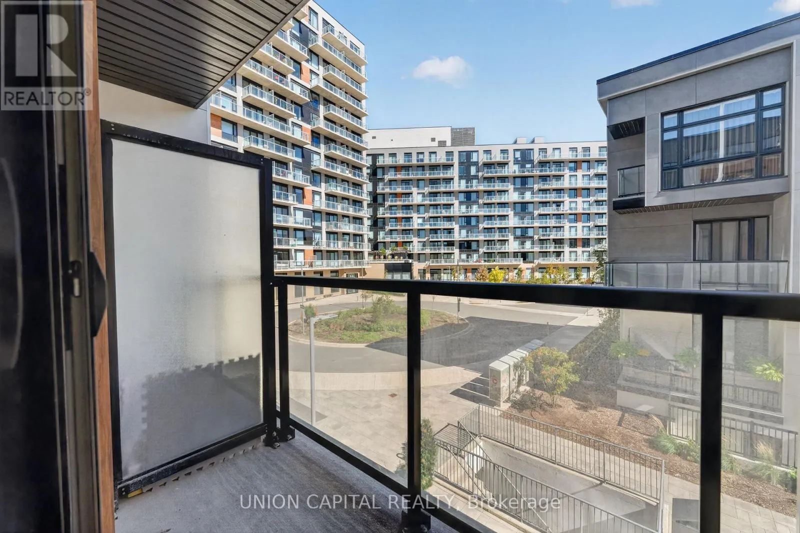1227 - 8 DAVID EYER ROAD