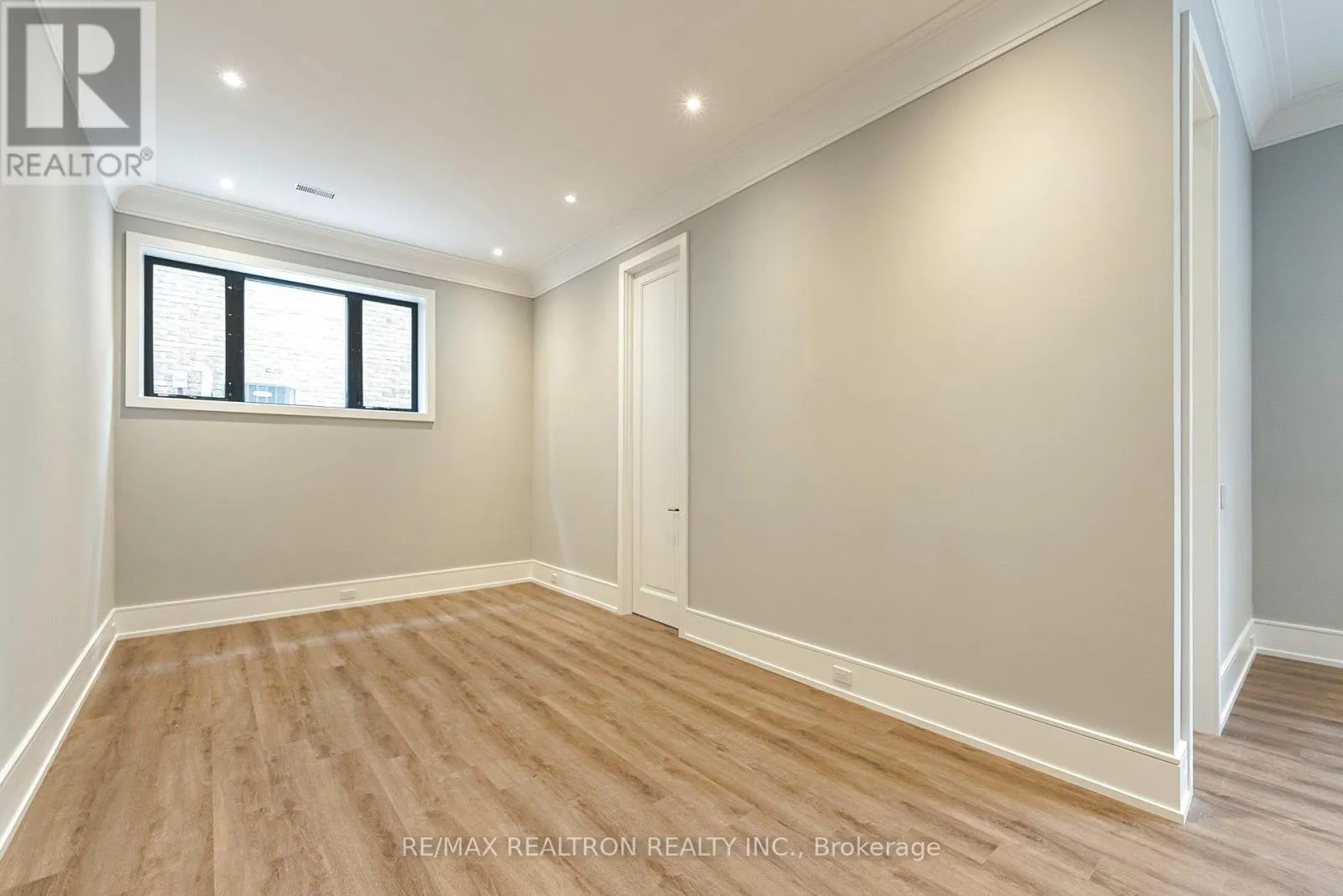 28 SCOTT DRIVE