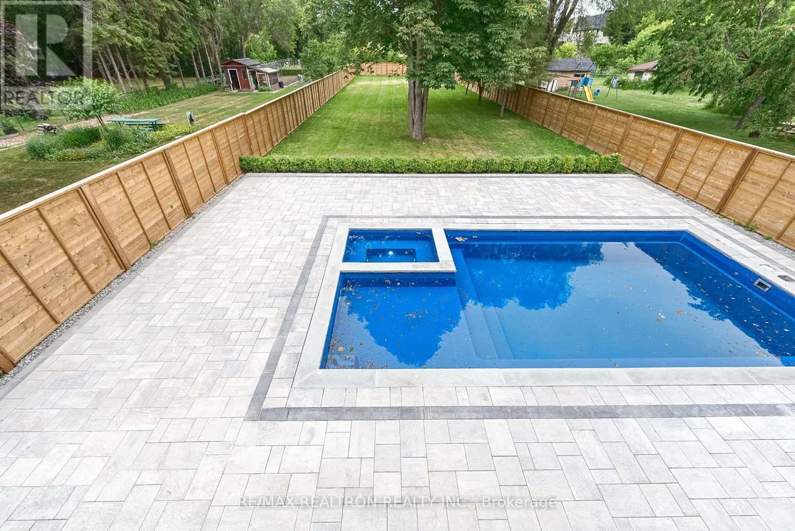 28 SCOTT DRIVE