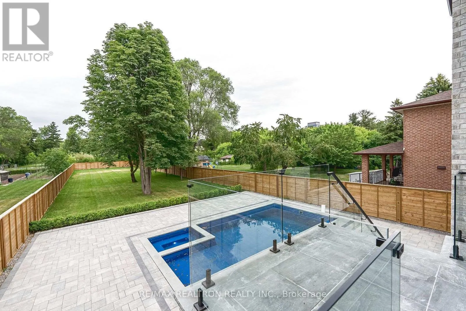 28 SCOTT DRIVE