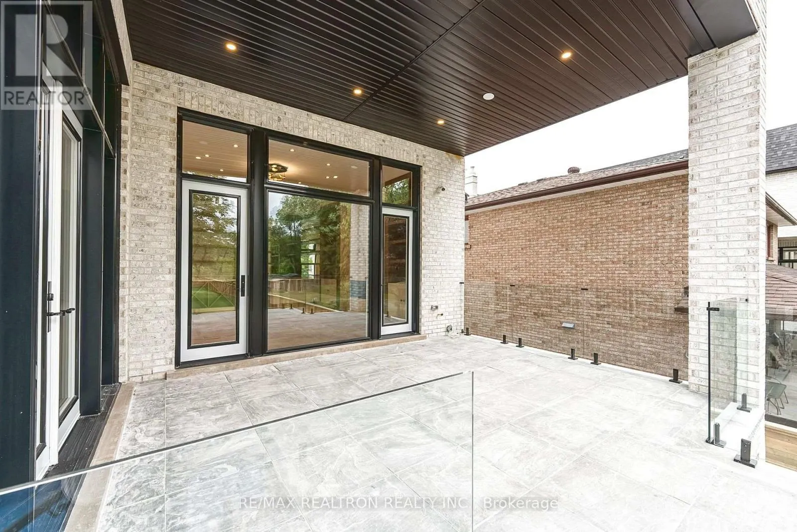 28 SCOTT DRIVE