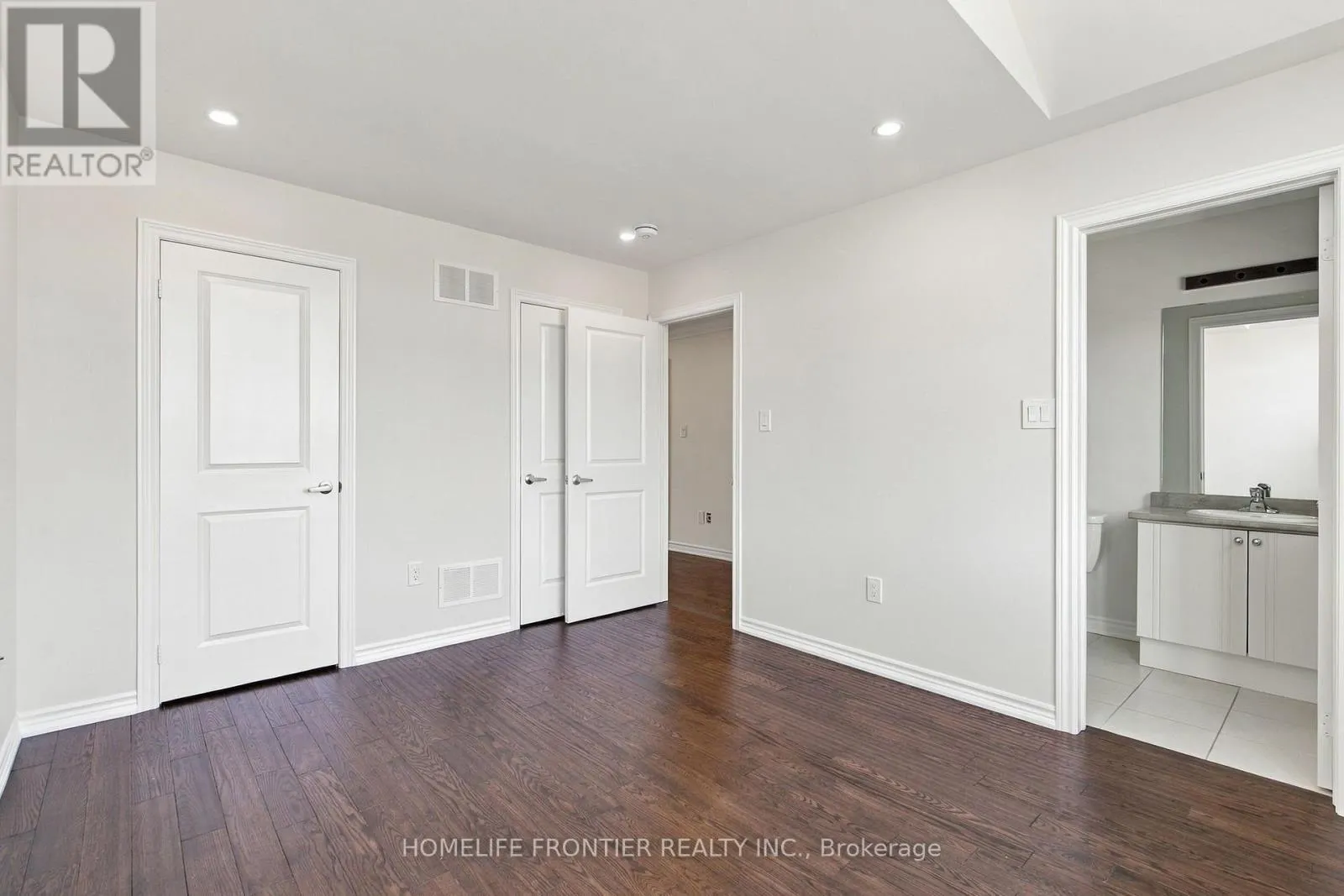 1526 FARROW CRESCENT