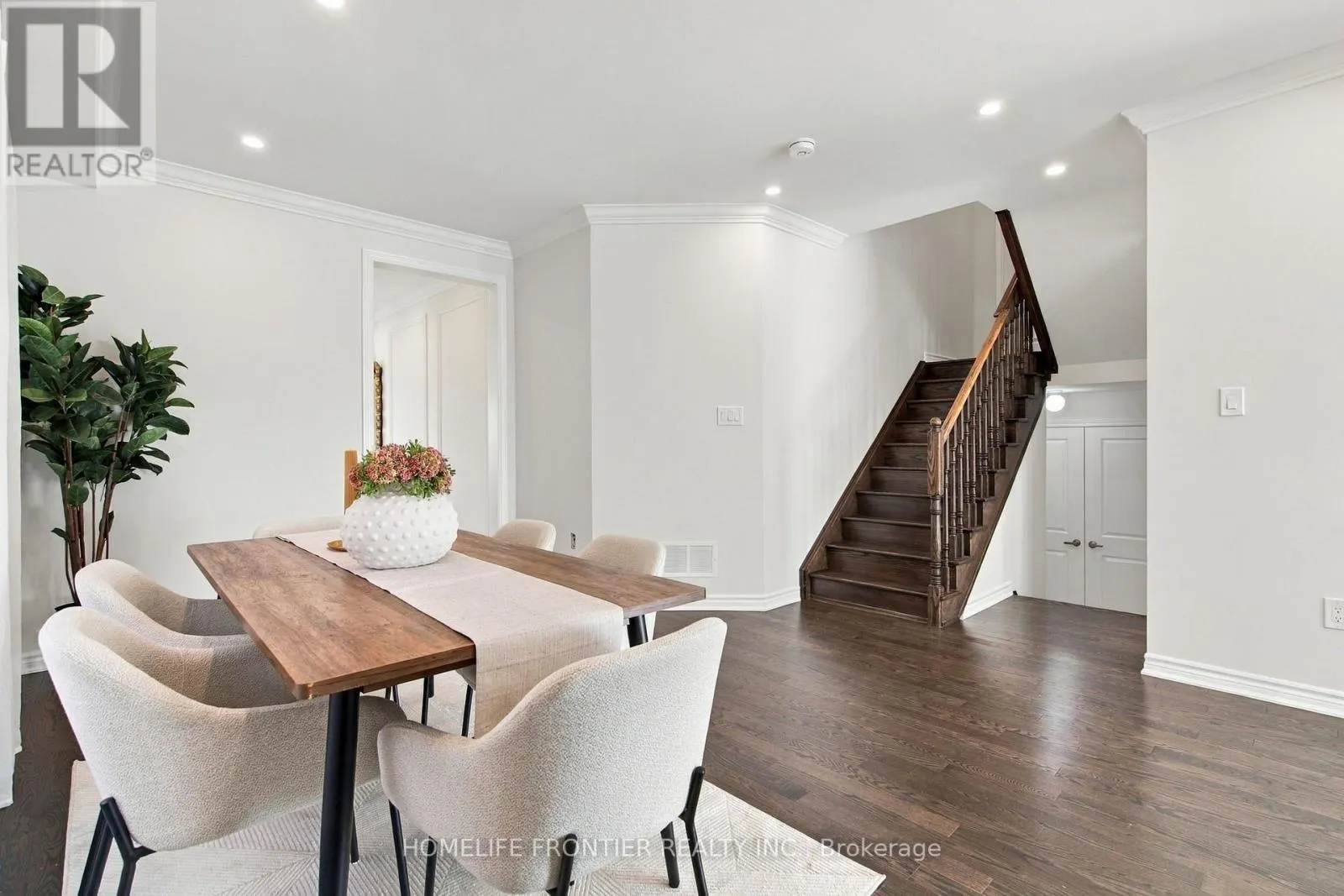 1526 FARROW CRESCENT