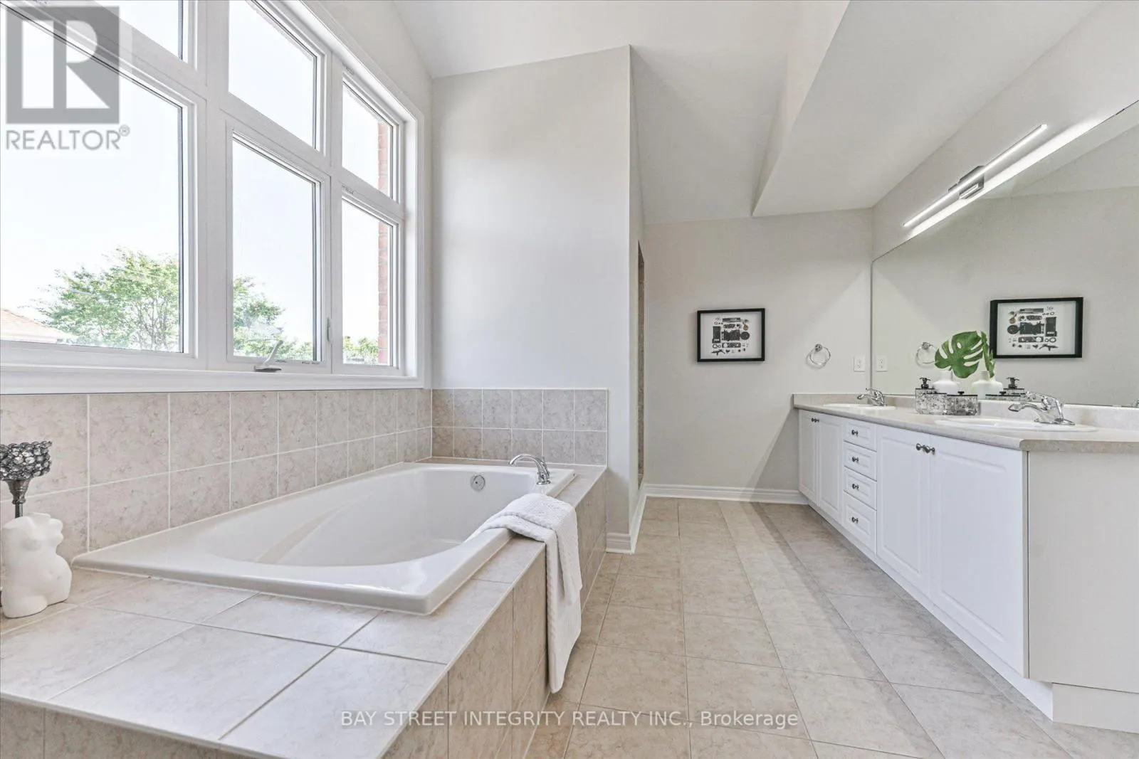 371 WILLIAM FORSTER ROAD