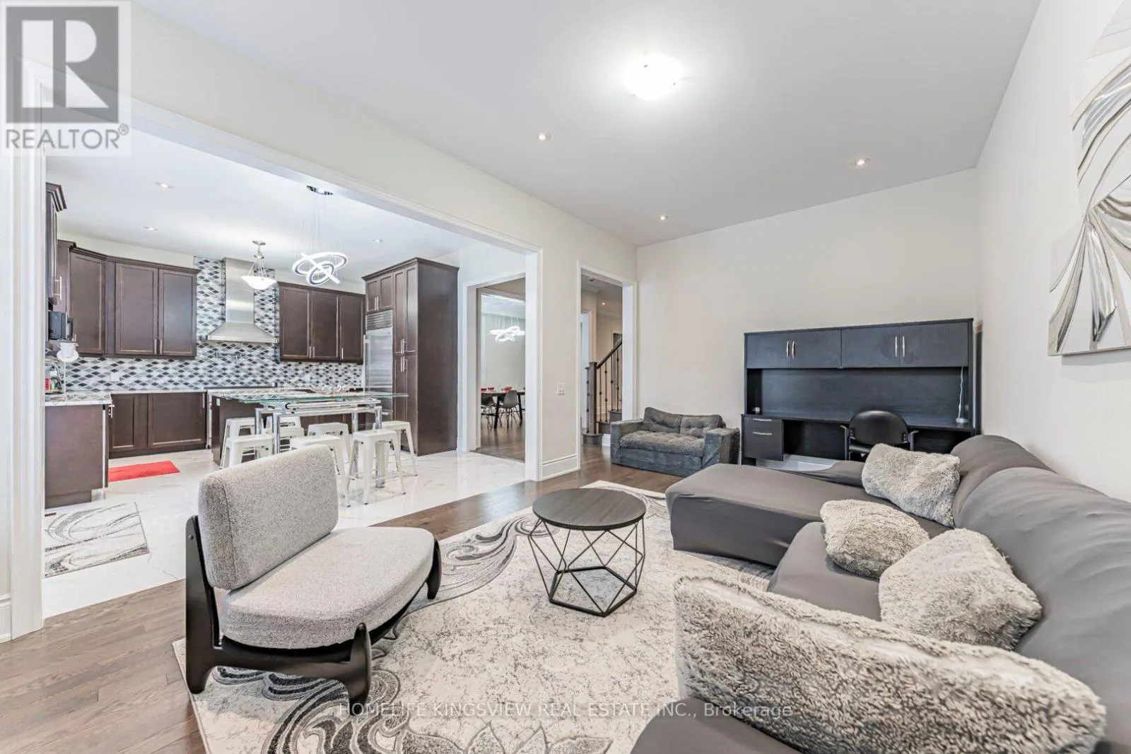 61 ROSS VENNARE CRESCENT