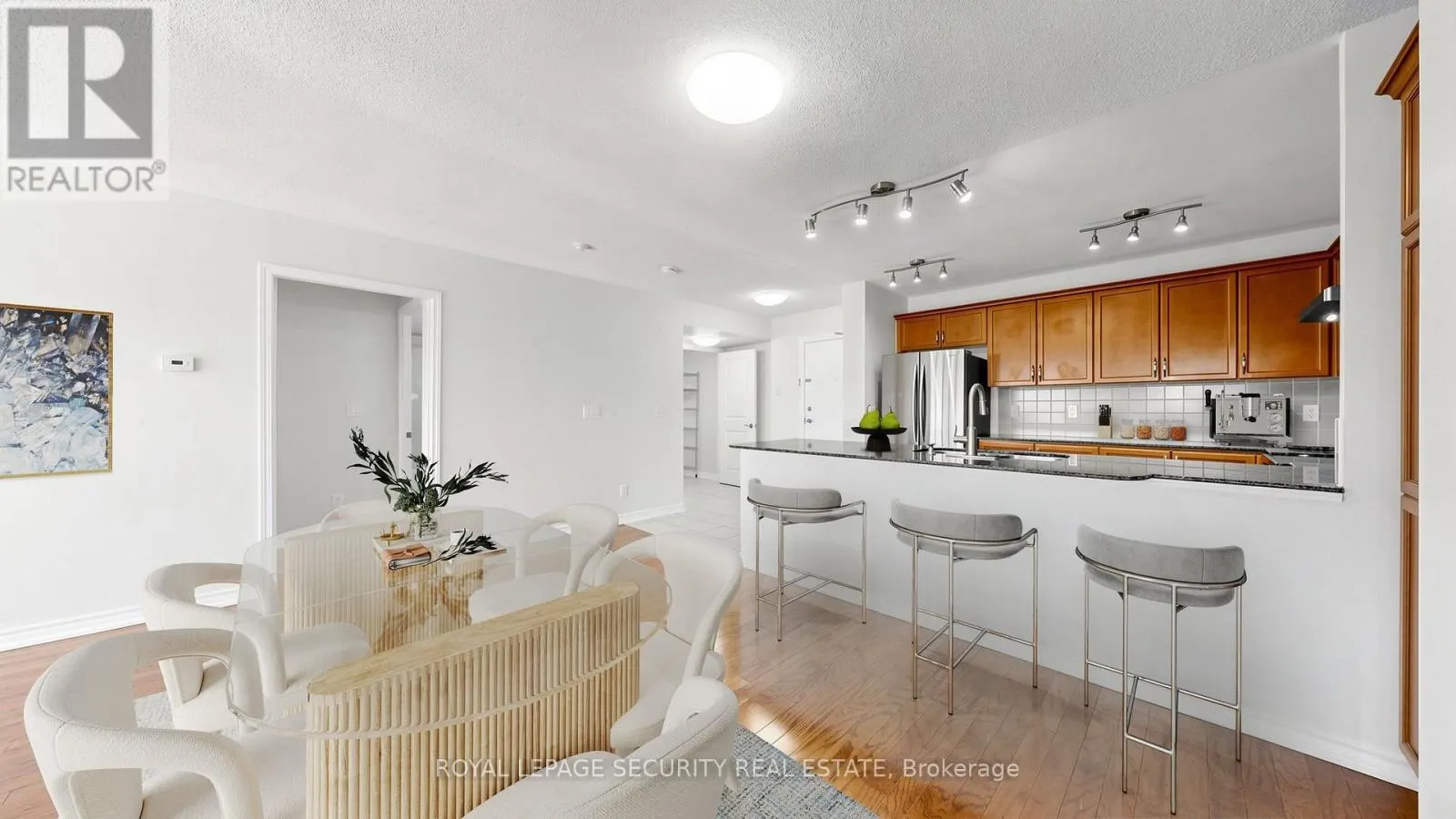 406 - 8026 KIPLING AVENUE
