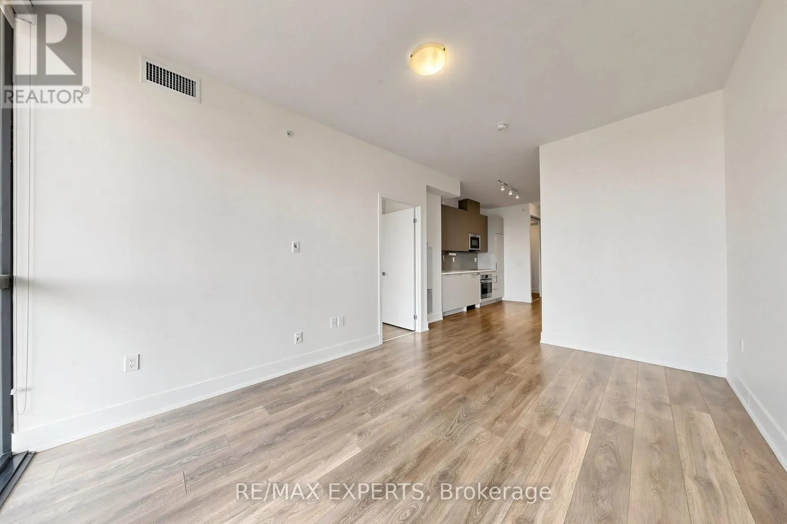 1505 - 2916 HIGHWAY 7 ROAD