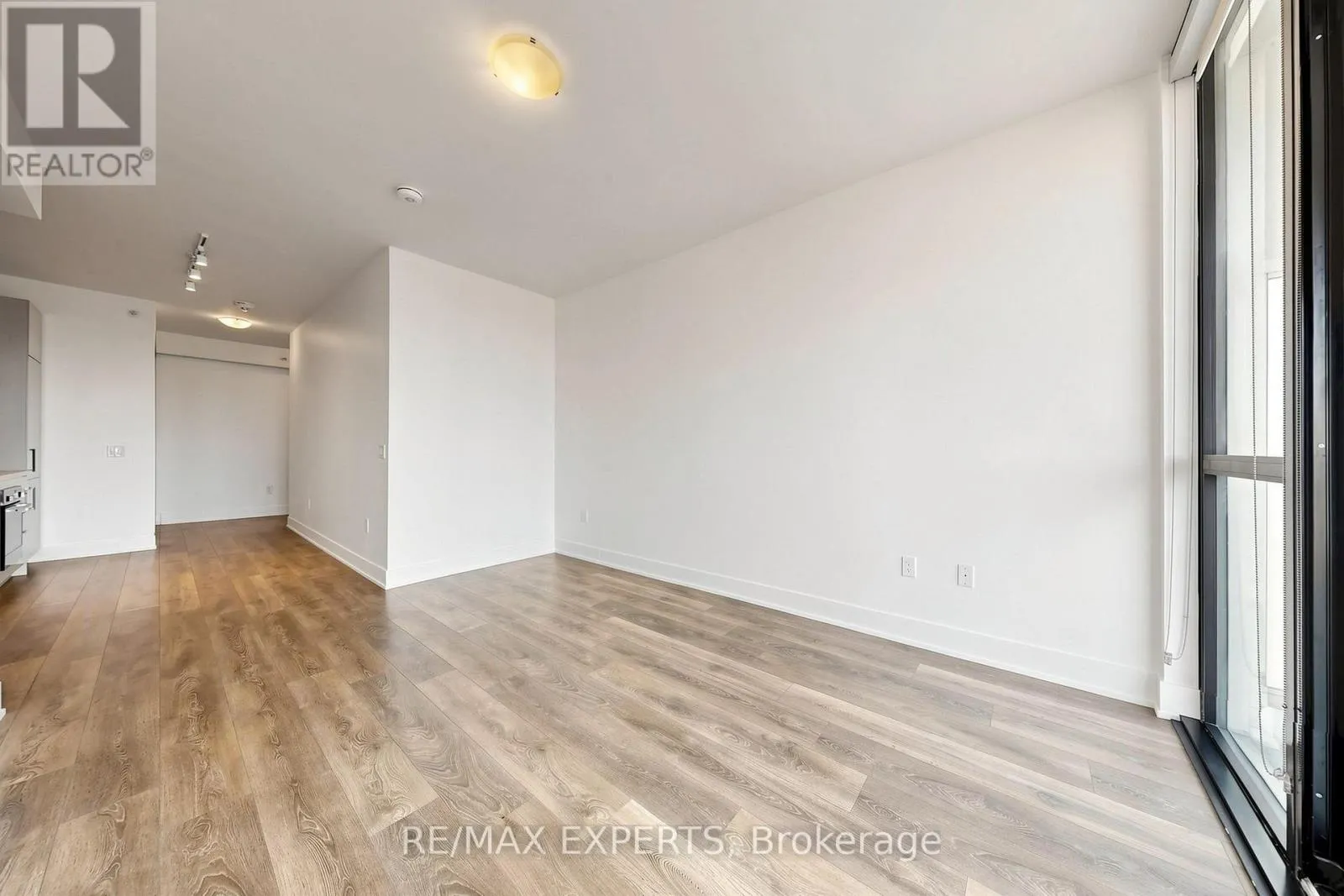 1505 - 2916 HIGHWAY 7 ROAD