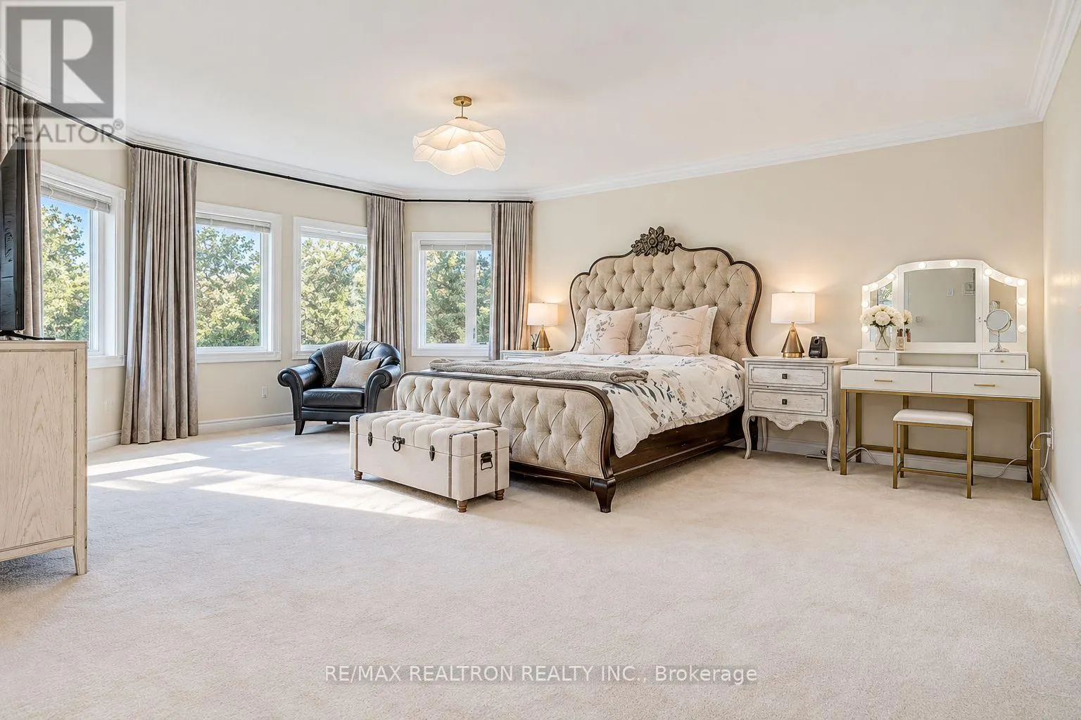 8 COUNTRY HEIGHTS DRIVE