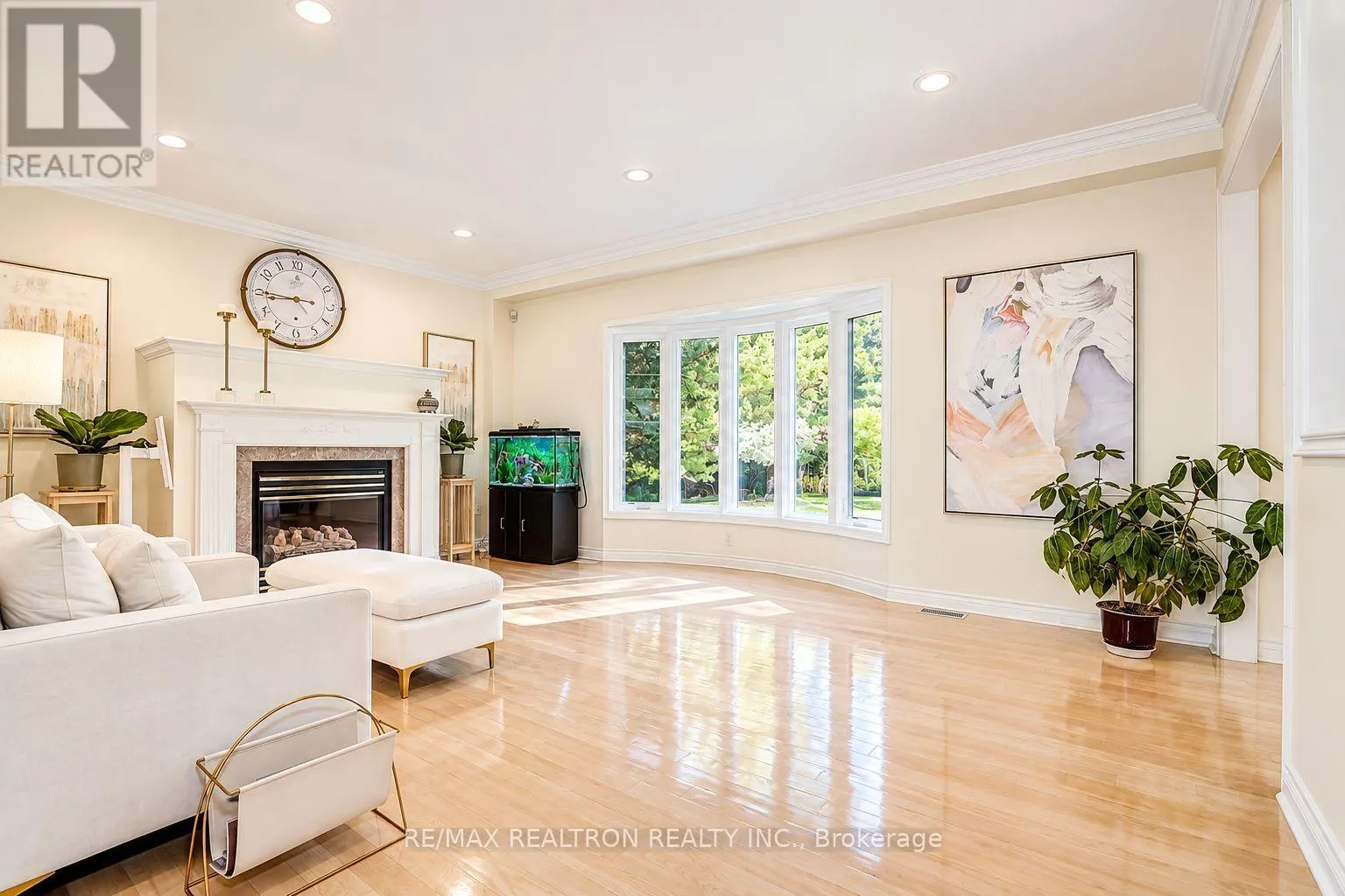 8 COUNTRY HEIGHTS DRIVE