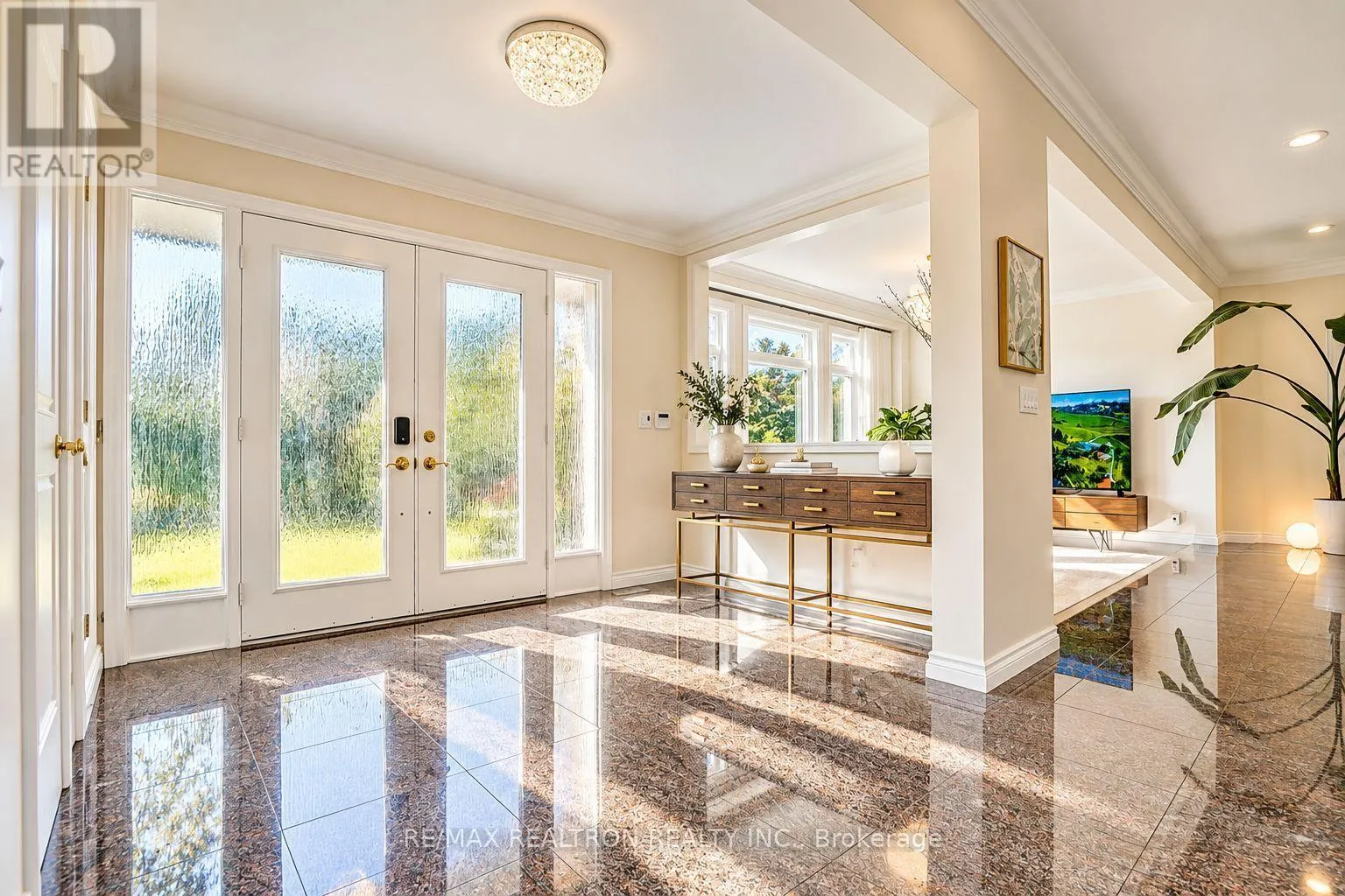 8 COUNTRY HEIGHTS DRIVE