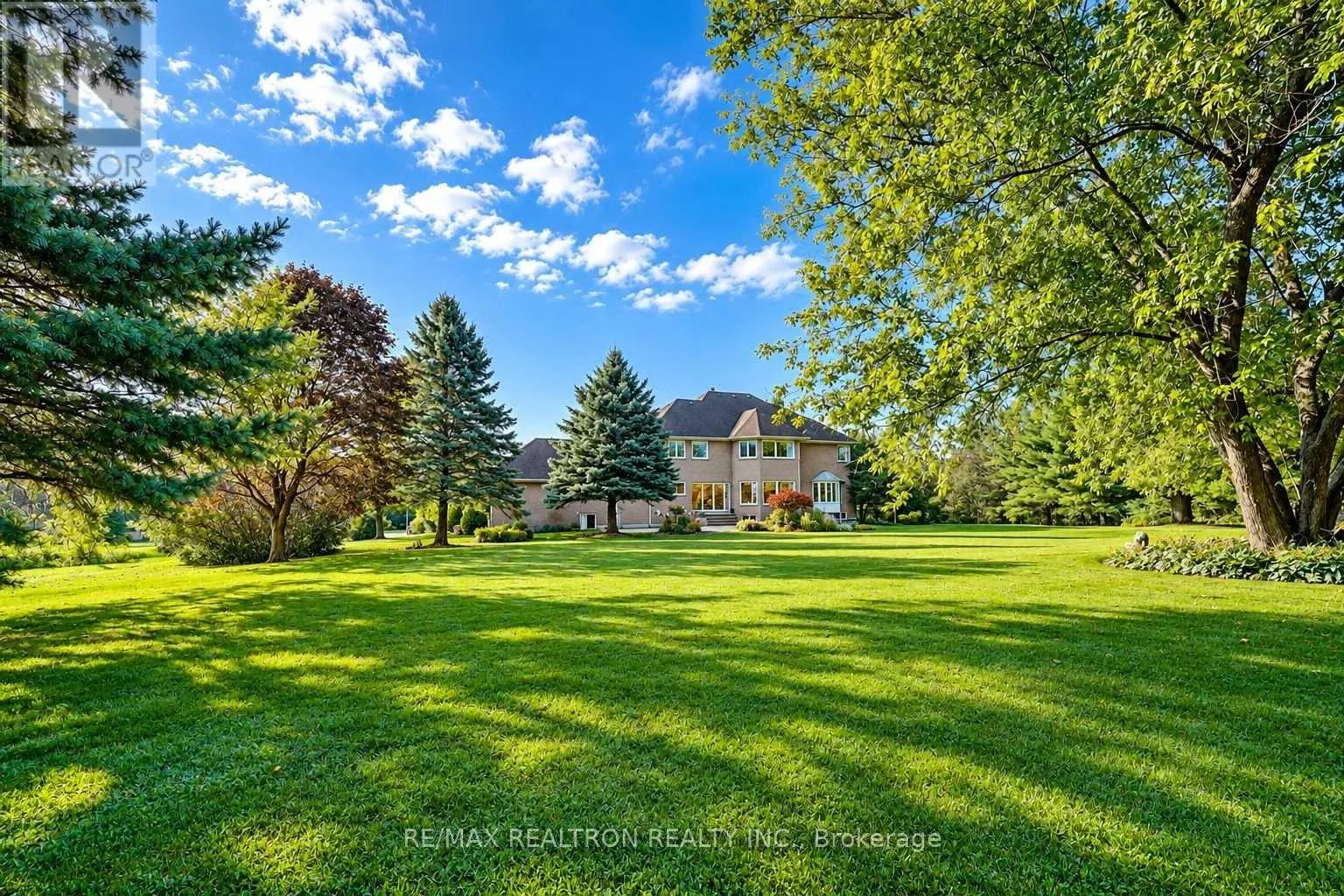 8 COUNTRY HEIGHTS DRIVE