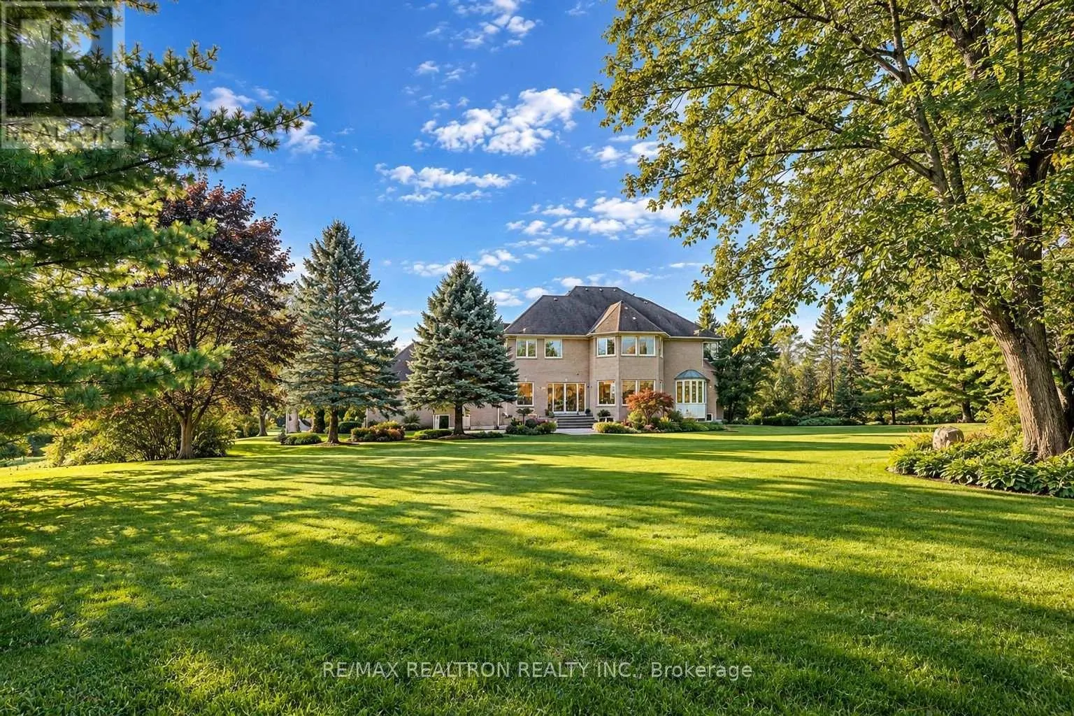8 COUNTRY HEIGHTS DRIVE