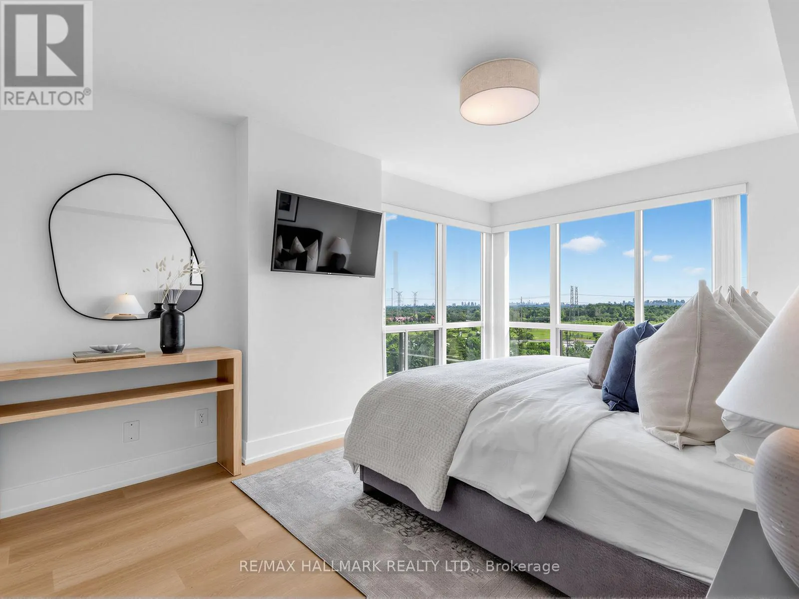 1102 - 399 SOUTH PARK ROAD